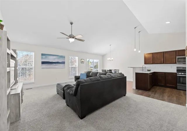 Photo 2 of Single family home for sale at 214 Hidden Bluffs Dr, Lake Saint Louis, MO 63367 | MLS# 25000529 | Listing updated on 2025-01-28