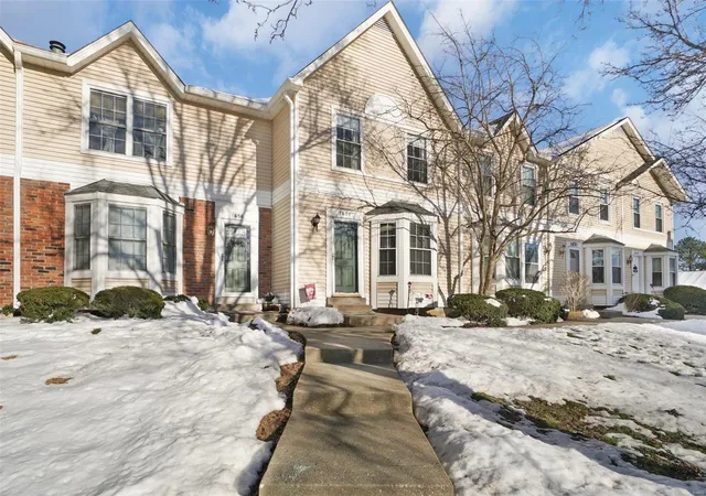 Photo 2 of Townhouse for sale at 1654 Florine Blvd #C, Saint Charles, MO 63303 | MLS# 25000533 | Listing updated on 2025-01-17