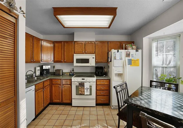 Photo 3 of Townhouse for sale at 1654 Florine Blvd #C, Saint Charles, MO 63303 | MLS# 25000533 | Listing updated on 2025-01-17
