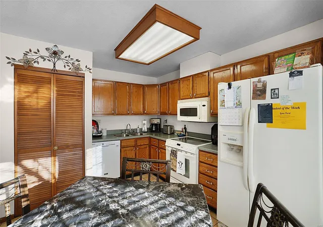 Photo 4 of Townhouse for sale at 1654 Florine Blvd #C, Saint Charles, MO 63303 | MLS# 25000533 | Listing updated on 2025-01-17