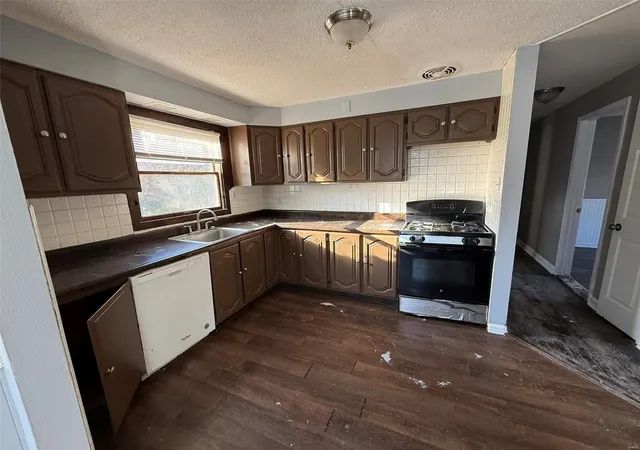 Photo 3 of Single family home for sale at 744 Kelvin Dr, Saint Louis, MO 63137 | MLS# 25000549 | Listing updated on 2025-01-07