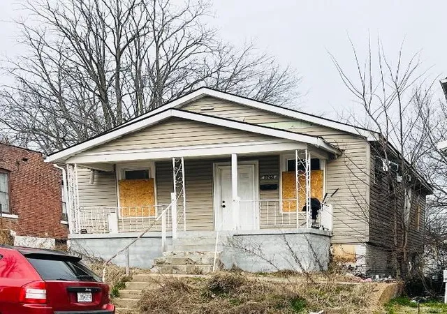 Photo 1 of Single family home for sale at 825 Canaan Ave, Saint Louis, MO 63147 | MLS# 25000563 | Listing updated on 2025-01-04