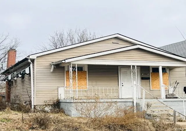 Photo 3 of Single family home for sale at 825 Canaan Ave, Saint Louis, MO 63147 | MLS# 25000563 | Listing updated on 2025-01-04