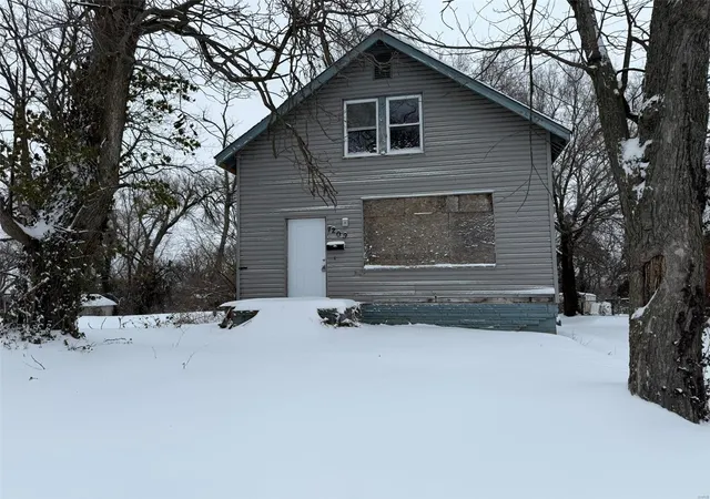 Photo 1 of Single family home for sale at 7209 Emma Ave, Saint Louis, MO 63136 | MLS# 25000575 | Listing updated on 2025-01-07