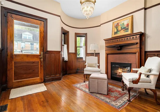 Photo 3 of Single family home for sale at 4617 Westminster Pl, Saint Louis, MO 63108 | MLS# 25000583 | Listing updated on 2025-03-07