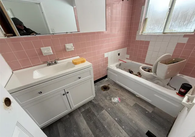 Photo 3 of Single family home for sale at 10126 Saffron Dr, Saint Louis, MO 63136 | MLS# 25000585 | Listing updated on 2025-01-07