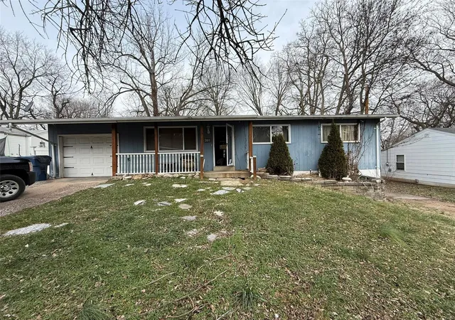 Photo 1 of Single family home for sale at 261 Barto Dr, Saint Louis, MO 63135 | MLS# 25000608 | Listing updated on 2025-01-06