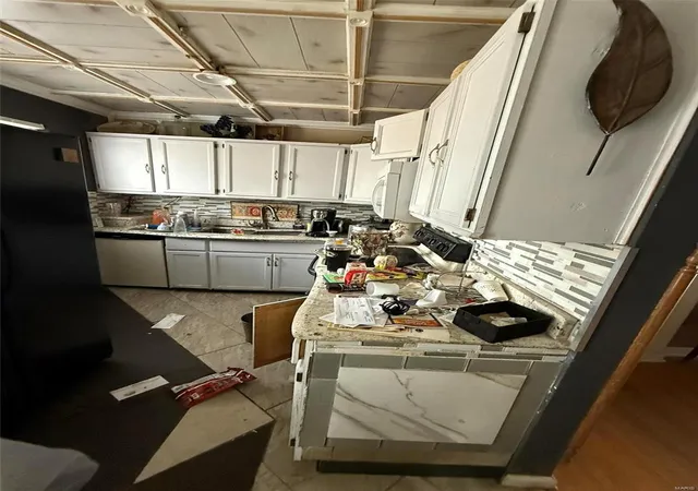 Photo 3 of Single family home for sale at 261 Barto Dr, Saint Louis, MO 63135 | MLS# 25000608 | Listing updated on 2025-01-06