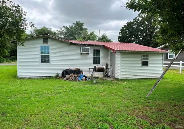 Photo 2 of Single family home for sale at 223 W Mckinley Ave, Bernie, MO 63822 | MLS# 25000697 | Listing updated on 2025-01-06