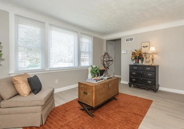 Photo 2 of Single family home for sale at 1179 Belrue Ave, Saint Louis, MO 63130 | MLS# 25000737 | Listing updated on 2025-04-02