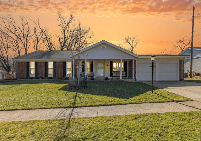 Photo 1 of Sale Pending at 13270 Greenbough Dr, Saint Louis, MO 63146 | MLS# 25000790 | Listing updated on 2025-03-03