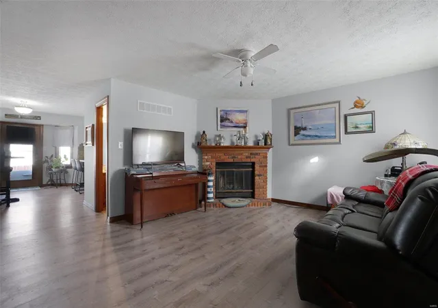 Photo 2 of Townhouse for sale at 215 Deer Holw Ct, O Fallon, MO 63366 | MLS# 25000794 | Listing updated on 2025-01-10