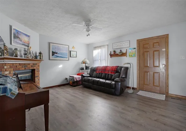Photo 3 of Townhouse for sale at 215 Deer Holw Ct, O Fallon, MO 63366 | MLS# 25000794 | Listing updated on 2025-01-10