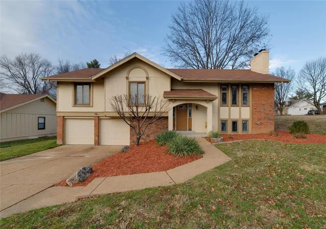 Photo 1 of Single family home for sale at 12853 Castleton Ct, Saint Louis, MO 63141 | MLS# 25000803 | Listing updated on 2025-01-09