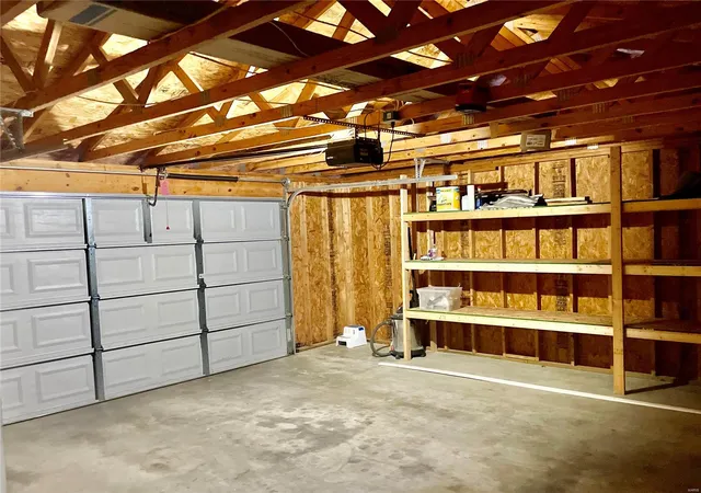 Photo 13 of Single family home for sale at 504 E 4th St, New London, MO 63459 | MLS# 25000808 | Listing updated on 2025-01-07