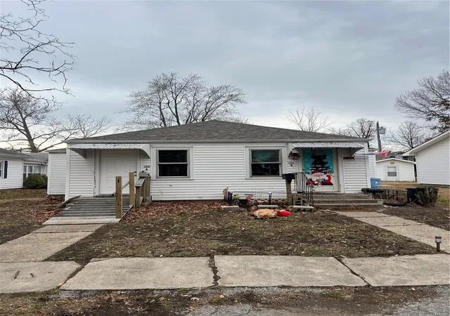 Photo 1 of Sale Pending at 125 S Wentz St #A,B,C, Montgomery City, MO 63361 | MLS# 25000828 | Listing updated on 2025-03-15