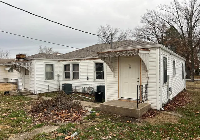 Photo 2 of Sale Pending at 125 S Wentz St #A,B,C, Montgomery City, MO 63361 | MLS# 25000828 | Listing updated on 2025-03-15