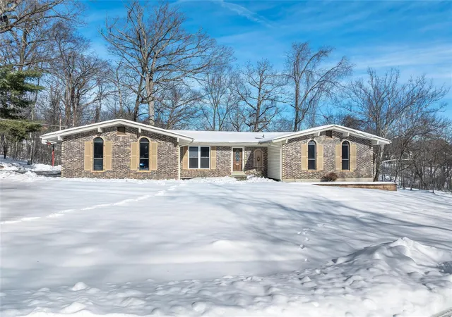 Photo 1 of Single family home for sale at 3321 Ridgeway Dr, Saint Charles, MO 63303 | MLS# 25000833 | Listing updated on 2025-01-10