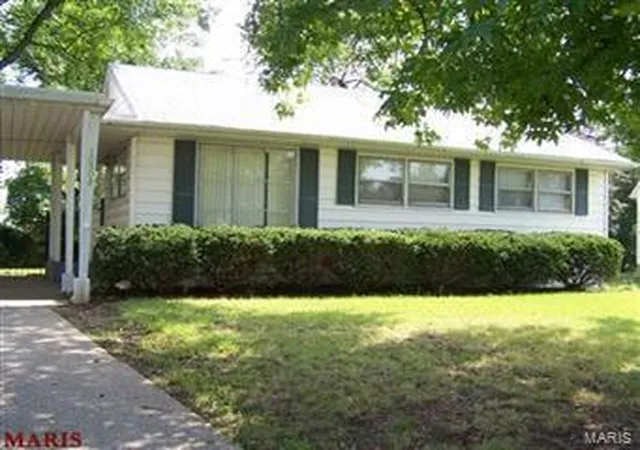 Photo 1 of Sale Pending at 10502 Prestwick Dr, Saint Louis, MO 63137 | MLS# 25000880 | Listing updated on 2025-03-06