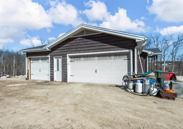 Photo 3 of Single family home for sale at 91 N Chantilly Rd, Winfield, MO 63389 | MLS# 25000881 | Listing updated on 2025-03-25