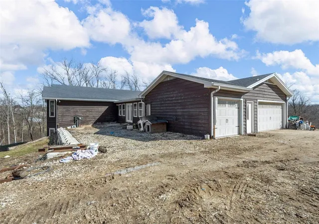 Photo 4 of Single family home for sale at 91 N Chantilly Rd, Winfield, MO 63389 | MLS# 25000881 | Listing updated on 2025-03-25