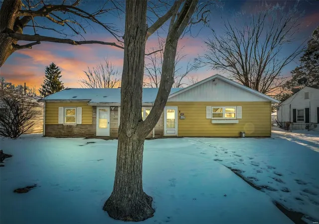 Photo 1 of Sale Pending at 4318 Saint Regina Ln, Saint Ann, MO 63074 | MLS# 25000940 | Listing updated on 2025-03-03