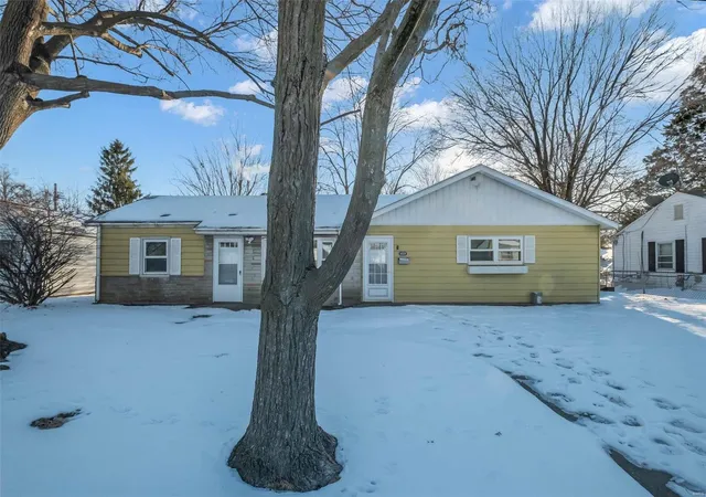 Photo 2 of Sale Pending at 4318 Saint Regina Ln, Saint Ann, MO 63074 | MLS# 25000940 | Listing updated on 2025-03-03