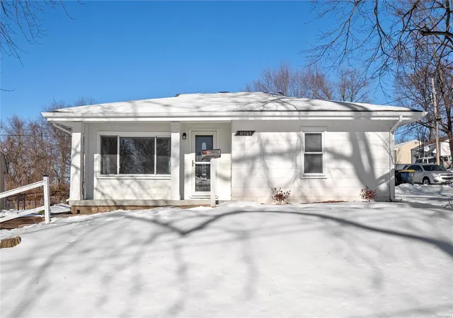Photo 1 of Sale Pending at 10905 Lee Ln, Saint Ann, MO 63074 | MLS# 25000967 | Listing updated on 2025-03-11