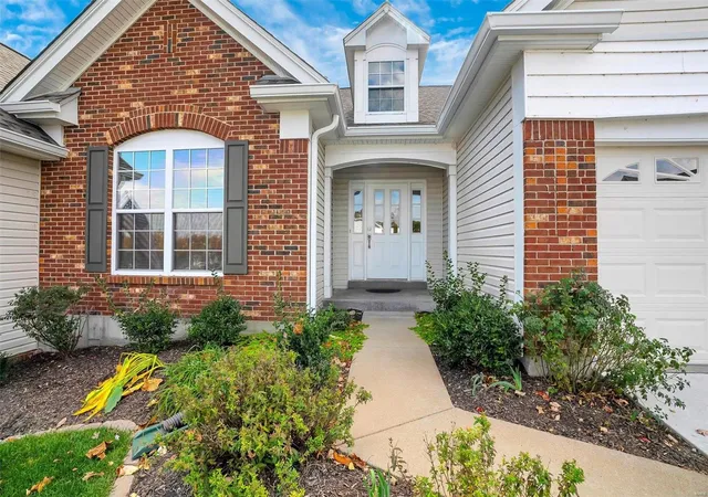 Photo 1 of Single family home for sale at 604 Blfs View Ct, Eureka, MO 63025 | MLS# 25000977 | Listing updated on 2025-03-14