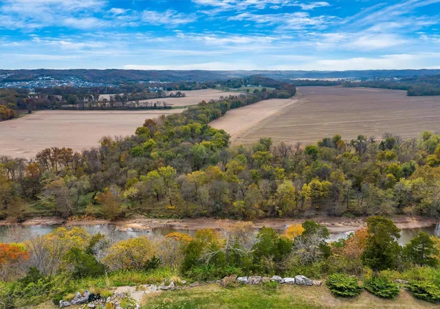 Photo 3 of Single family home for sale at 604 Blfs View Ct, Eureka, MO 63025 | MLS# 25000977 | Listing updated on 2025-03-14