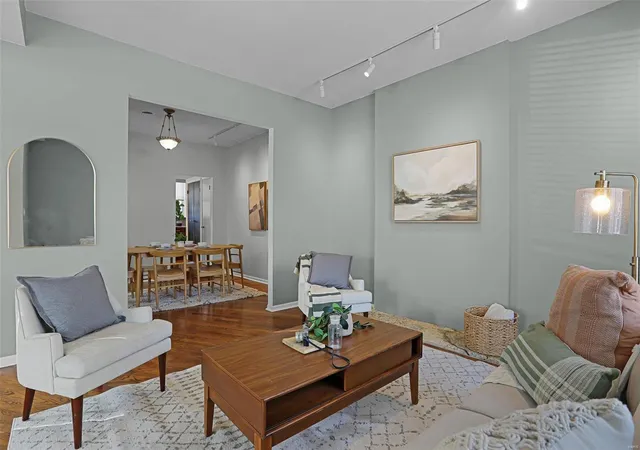 Photo 3 of Single family home for sale at 4358 Mcpherson, Saint Louis, MO 63108 | MLS# 25000984 | Listing updated on 2025-02-04