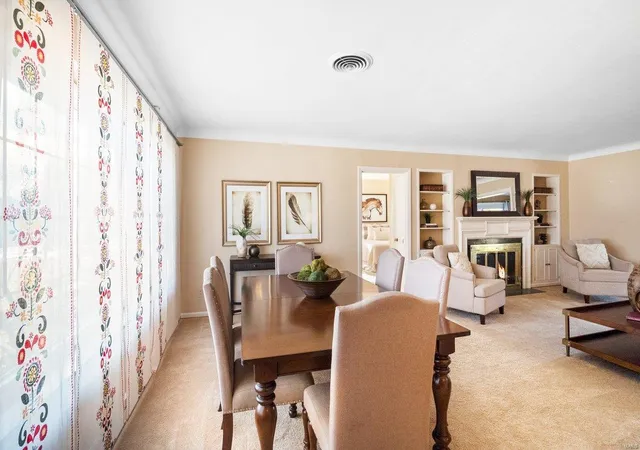 Photo 3 of Single family home for sale at 20 Taylor Woods Dr, Saint Louis, MO 63122 | MLS# 25000997 | Listing updated on 2025-01-30