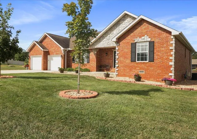 Homes for sale in West Plains, MO | 2321 Alley Springs Dr, West Plains, MO 65775 | MLS# 25001014