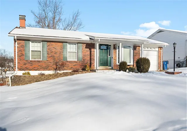 Photo 3 of Single family home for sale at 4269 Massabielle Dr, Saint Louis, MO 63129 | MLS# 25001016 | Listing updated on 2025-01-14