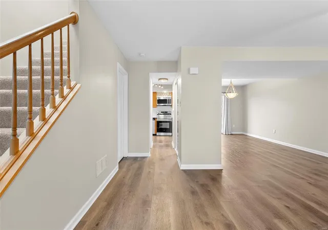 Photo 3 of Townhouse for sale at 3155 Carrsville Ct, Saint Louis, MO 63139 | MLS# 25001035 | Listing updated on 2025-01-09