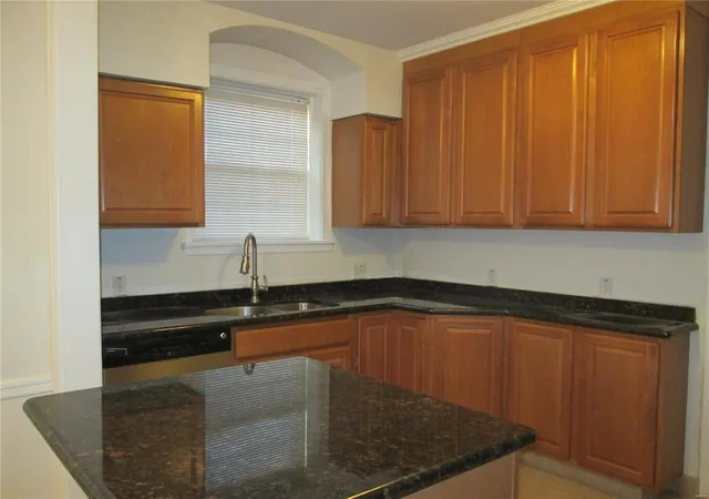 Photo 2 of Condo for sale at 7520 Oxford Dr #3E, Saint Louis, MO 63105 | MLS# 25001113 | Listing updated on 2025-01-23