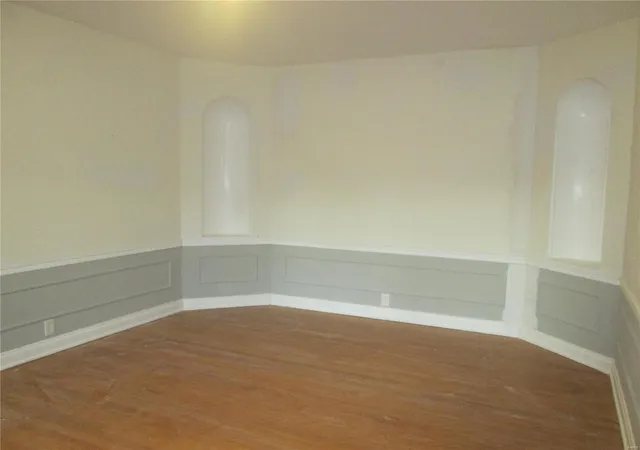 Photo 3 of Condo for sale at 7520 Oxford Dr #3E, Saint Louis, MO 63105 | MLS# 25001113 | Listing updated on 2025-01-23