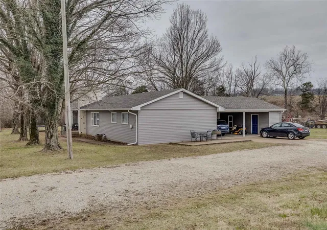 Photo 1 of Single family home for sale at 4929 Flt River Rd, Farmington, MO 63640 | MLS# 25001145 | Listing updated on 2025-01-08