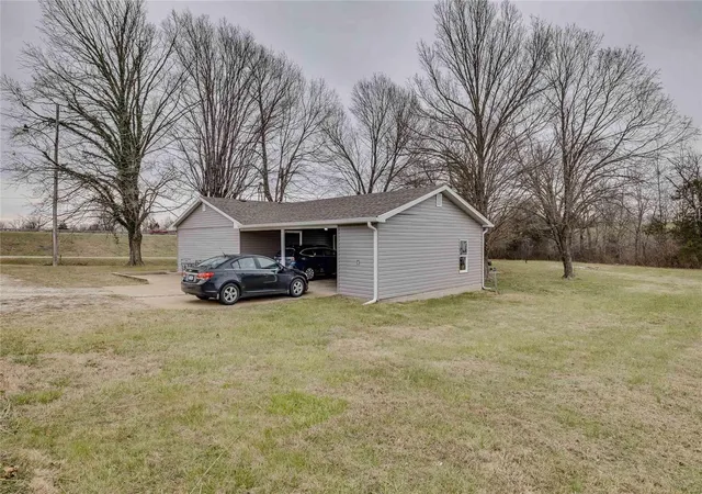 Photo 2 of Single family home for sale at 4929 Flt River Rd, Farmington, MO 63640 | MLS# 25001145 | Listing updated on 2025-01-08