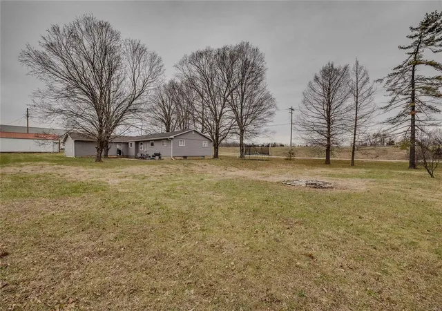 Photo 4 of Single family home for sale at 4929 Flt River Rd, Farmington, MO 63640 | MLS# 25001145 | Listing updated on 2025-01-08