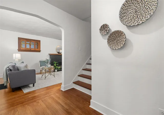 Photo 2 of Single family home for sale at 1524 Bennett Ave, Saint Charles, MO 63301 | MLS# 25001157 | Listing updated on 2025-01-16