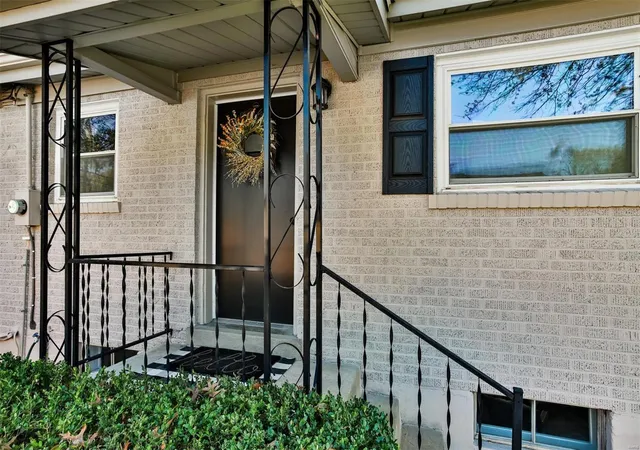 Photo 1 of Single family home for sale at 470 Burns Ave, Saint Louis, MO 63122 | MLS# 25001190 | Listing updated on 2025-01-09