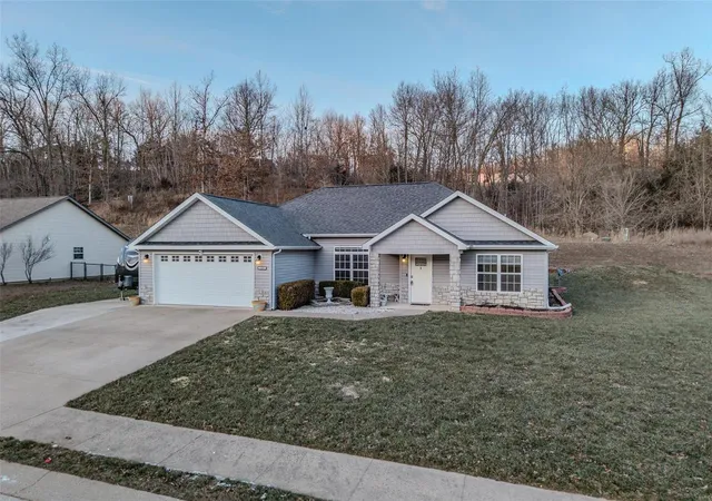 Photo 2 of Single family home for sale at 125 Sycamore Dr, Saint Robert, MO 65584 | MLS# 25001204 | Listing updated on 2025-01-21