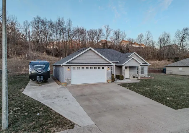 Photo 3 of Single family home for sale at 125 Sycamore Dr, Saint Robert, MO 65584 | MLS# 25001204 | Listing updated on 2025-01-21
