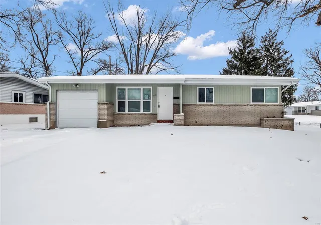 Photo 2 of Single family home for sale at 10618 Landseer Dr, Saint Louis, MO 63136 | MLS# 25001211 | Listing updated on 2025-03-17
