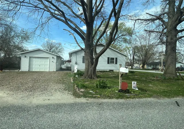 Photo 12 of Single family home for sale at 983 W Chestnut St, Kahoka, MO 63445 | MLS# 25001224 | Listing updated on 2025-03-17
