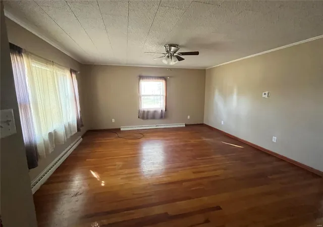 Photo 2 of Single family home for sale at 983 W Chestnut St, Kahoka, MO 63445 | MLS# 25001224 | Listing updated on 2025-03-17