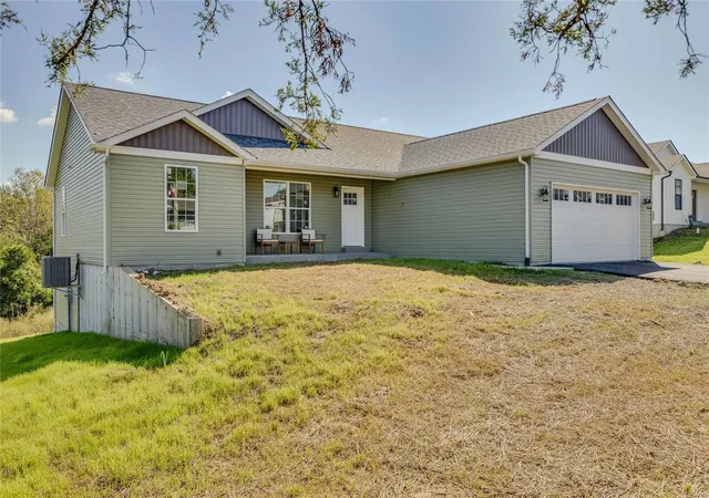 Photo 2 of Single family home for sale at 1162 Hawthorne Dr, Desloge, MO 63628 | MLS# 25001235 | Listing updated on 2025-03-07