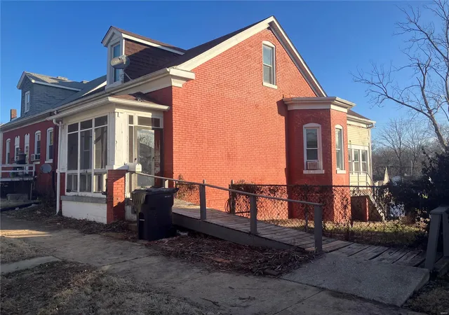Photo 1 of Single family home for sale at 1016 S Charles St, Belleville, IL 62220 | MLS# 25001250 | Listing updated on 2025-02-27