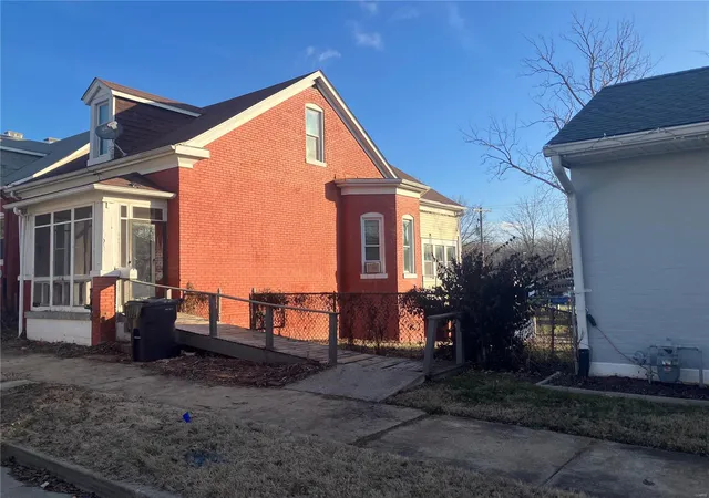 Photo 2 of Single family home for sale at 1016 S Charles St, Belleville, IL 62220 | MLS# 25001250 | Listing updated on 2025-02-27